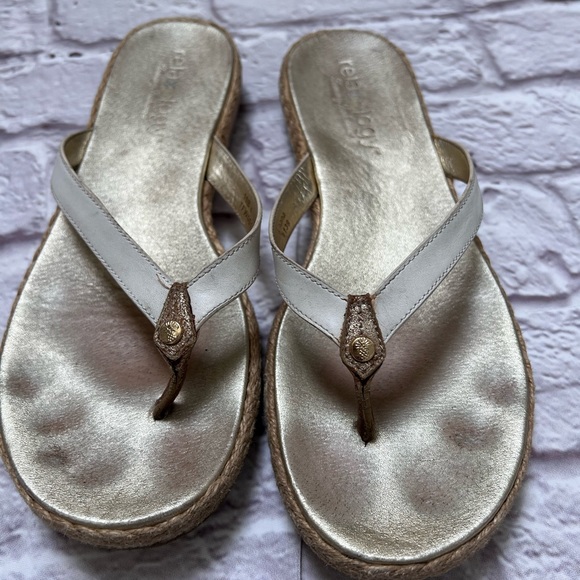 Tommy Bahama white & gold flip flops relaxology - Picture 2 of 6